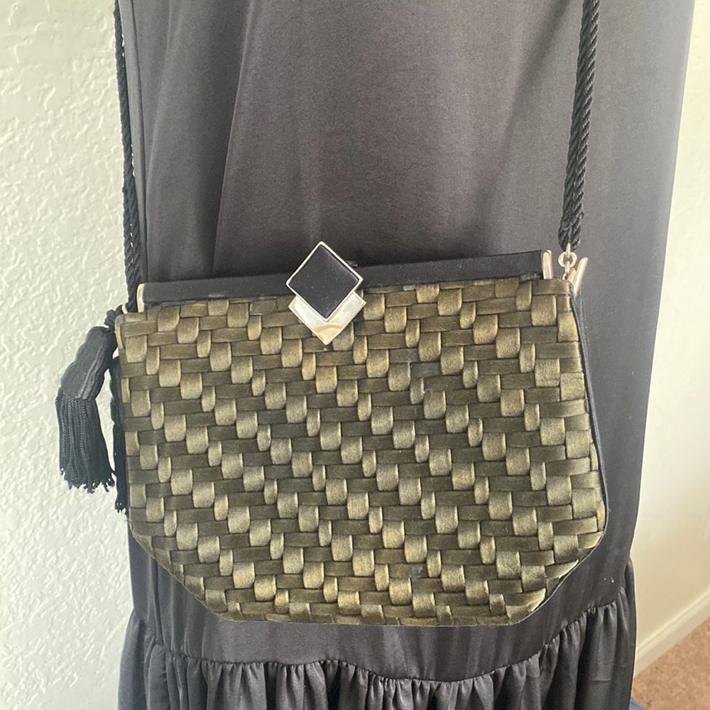 Small purse, it can be used as a clutch too